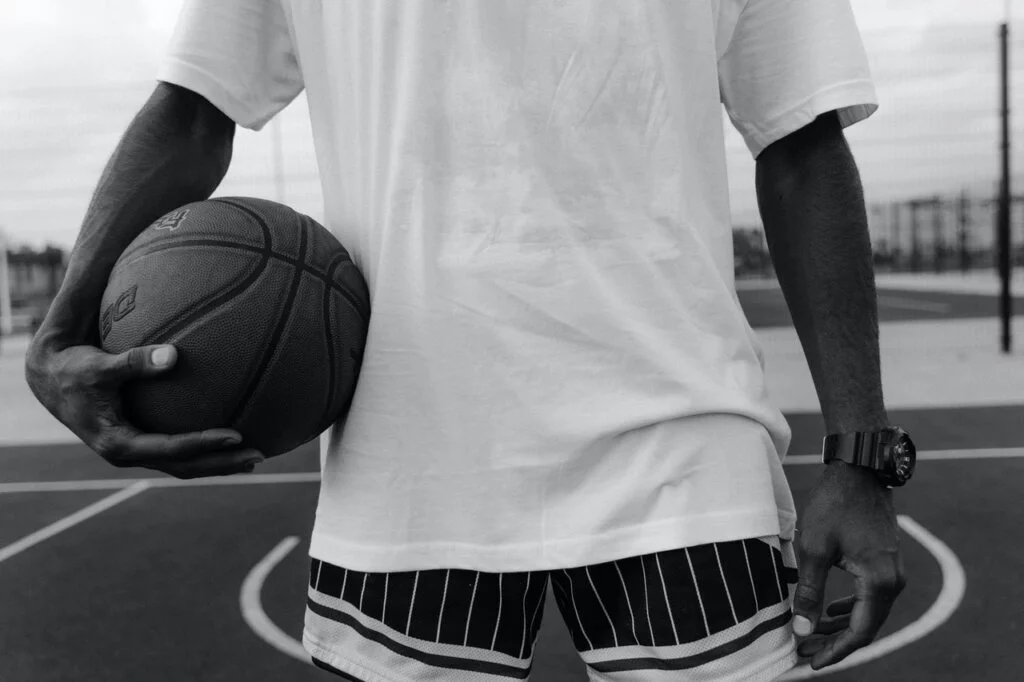 Hubert Davis, Premier Noir Entraineur En Chef De l'Equipe de Basket-ball de l'UCN 7 Entraineur en chef noir de basket-ball