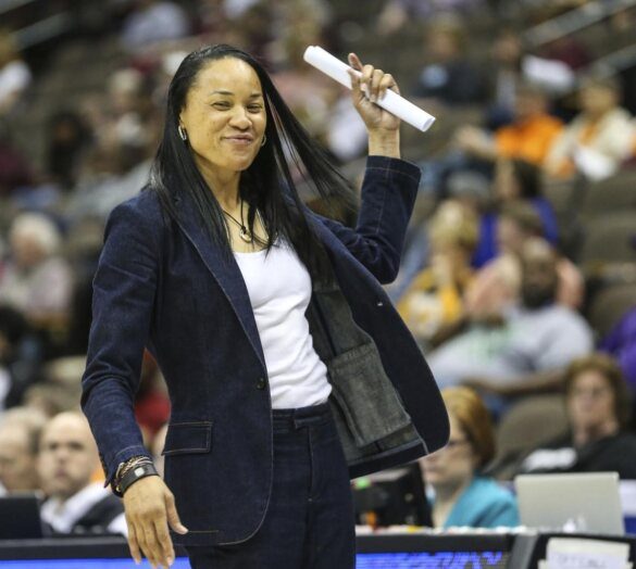 Dawn Staley, première entraineur-chef noire de l’équipe féminine américaine de basketball à Tokyo