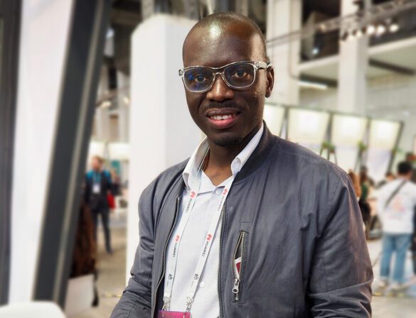 Danny Manu révolutionne le monde de la technologie avec Click - écouteurs sans fil à traduction automatique