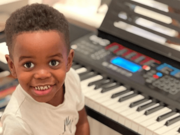 Isaiah Gyamfi, âgé seulement de 2 ans, peut s’exprimer en plus de 4 langues différentes